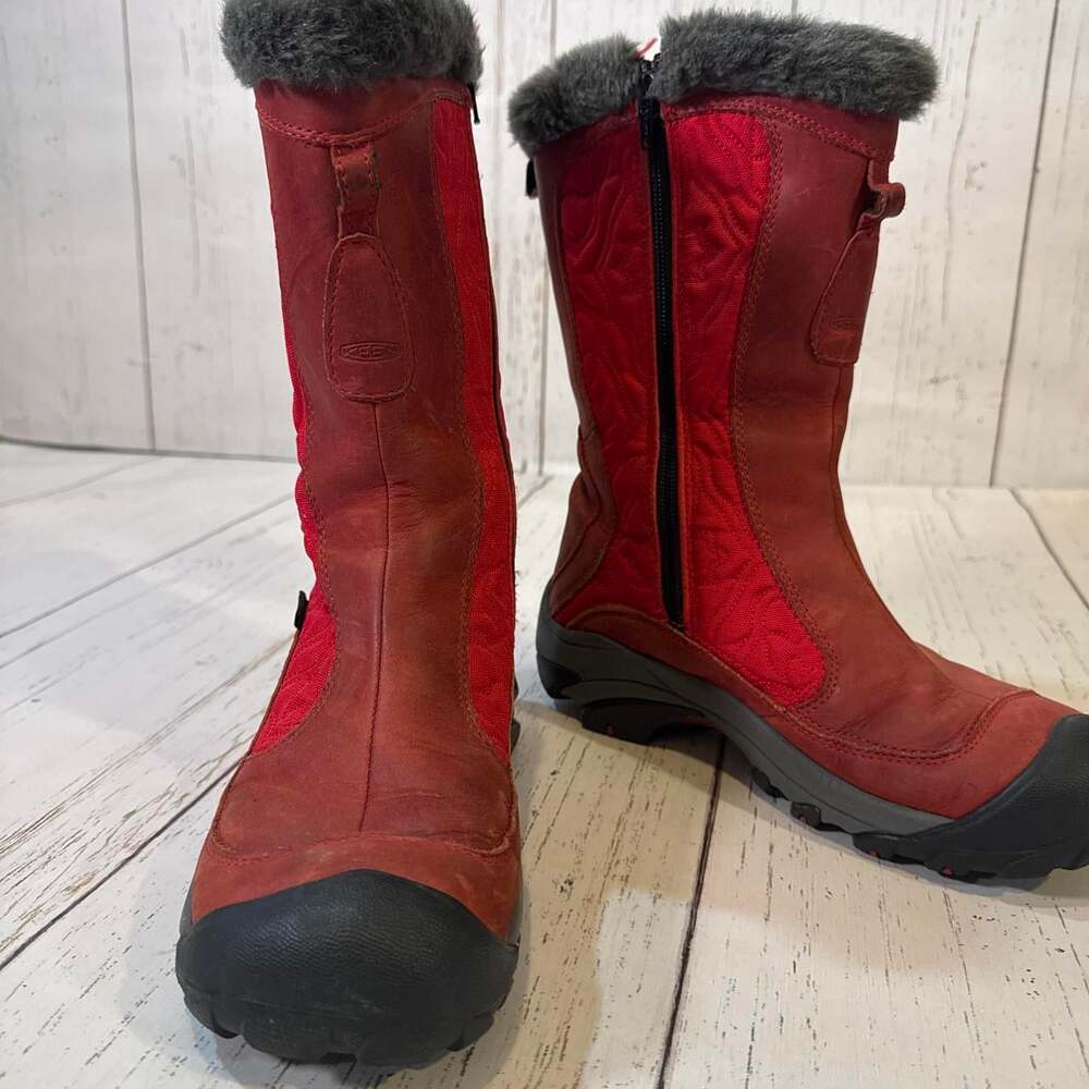 Keen Women's Red and Burgundy Boots